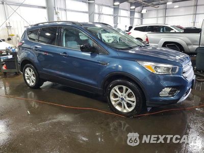 Czwarte zdjęcie samochodu z boku: 2018 FORD ESCAPE SE VIN:1FMCU9GD7JUC78351 - miniatura