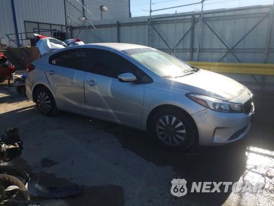 Czwarte zdjęcie samochodu z boku: 2017 KIA FORTE LX VIN:3KPFK4A77HE011488 - miniatura