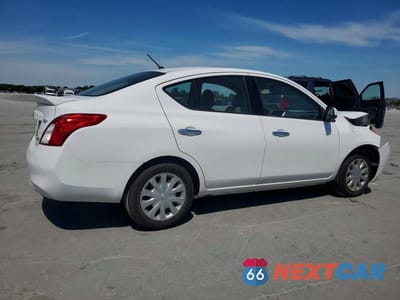 Trzecie zdjęcie samochodu z tyłu: 2014 NISSAN VERSA 1.6 S VIN:3N1CN7AP3EL811257 - miniatura