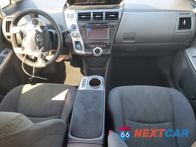 Zdjęcie 8 z 12 samochodu: 2014 TOYOTA PRIUS V THREE VIN:JTDZN3EU3EJ006446 - miniatura