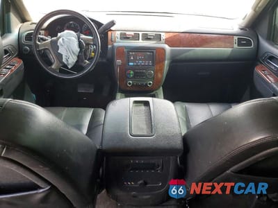 Zdjęcie 8 z 13 samochodu: 2012 CHEVROLET SUBURBAN K1500 LT VIN:1GNSKJE78CR199515 - miniatura