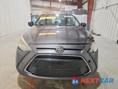 Piąte zdjęcie samochodu w środku: 2017 TOYOTA YARIS IA BASE VIN:3MYDLBYV8HY160554 - miniatura