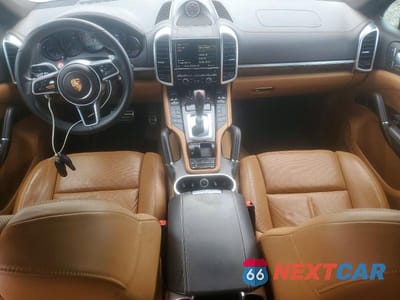 Zdjęcie 8 z 13 samochodu: 2015 PORSCHE CAYENNE S VIN:WP1AB2A27FLA61149 - miniatura