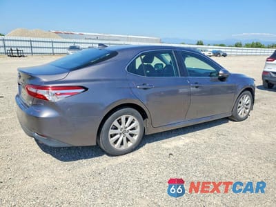Trzecie zdjęcie samochodu z tyłu: 2020 TOYOTA CAMRY LE VIN:4T1C11AK9LU986668 - miniatura