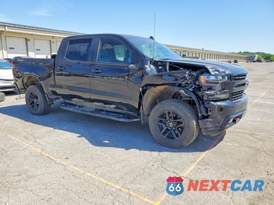 Czwarte zdjęcie samochodu z boku: 2019 CHEVROLET SILVERADO K1500 LT TRAIL BOSS VIN:3GCPYFEDXKG204518 - miniatura
