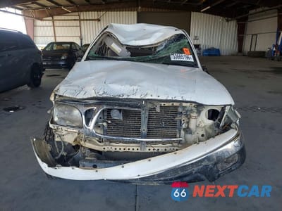 Piąte zdjęcie samochodu w środku: 2004 TOYOTA TACOMA XTRACAB PRERUNNER VIN:5TESN92N24Z338674 - miniatura