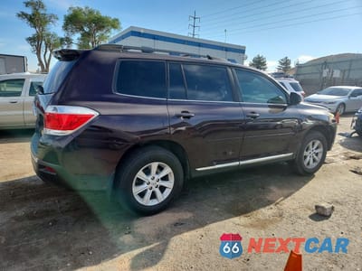 Trzecie zdjęcie samochodu z tyłu: 2011 TOYOTA HIGHLANDER SE VIN:5TDBK3EH1BS074224 - miniatura