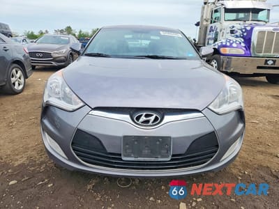 Piąte zdjęcie samochodu w środku: 2016 HYUNDAI VELOSTER BASE VIN:KMHTC6AD9GU304287 - miniatura