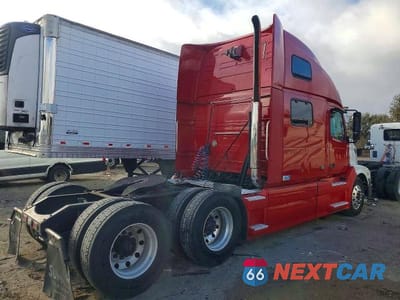 Czwarte zdjęcie samochodu z boku: 2011 VOLVO VN VNL VIN:4V4NC9EJ6BN297238 - miniatura