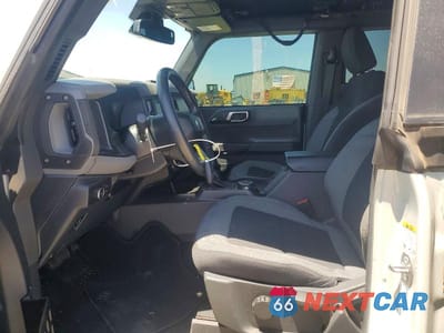 Zdjęcie 7 z 12 samochodu: 2022 FORD BRONCO BASE VIN:1FMDE5BH1NLB57055 - miniatura