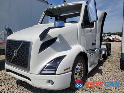Drugie zdjęcie samochodu z przodu: 2026 VOLVO VNR SEMI TRUCK VIN:4V4WC9DH1TN713569 - miniatura