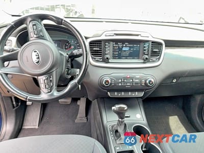 Zdjęcie 9 z 10 samochodu: 2018 KIA SORENTO LX VIN:5XYPG4A38JG391128 - miniatura