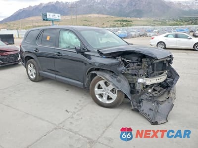 Czwarte zdjęcie samochodu z boku: 2023 HONDA PILOT LX VIN:5FNYG1H21PB049844 - miniatura