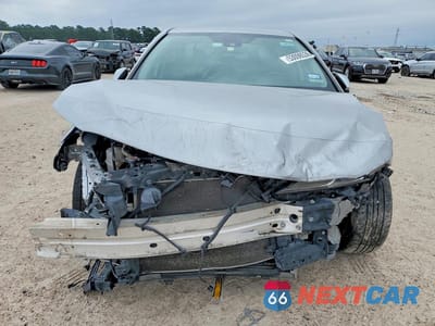 Piąte zdjęcie samochodu w środku: 2019 TOYOTA CAMRY LE VIN:4T1B11HK7KU709839 - miniatura