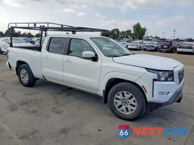 Czwarte zdjęcie samochodu z boku: 2024 NISSAN FRONTIER SV VIN:1N6ED1FJ1RN659508 - miniatura