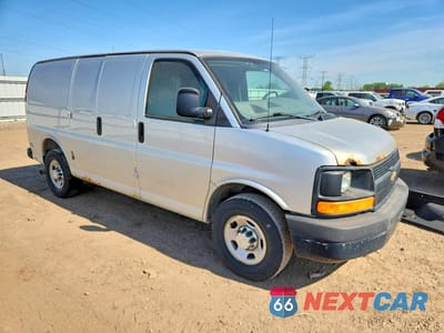 Czwarte zdjęcie samochodu z boku: 2015 CHEVROLET EXPRESS G2500 VIN:1GCWGFCF8F1224919 - miniatura