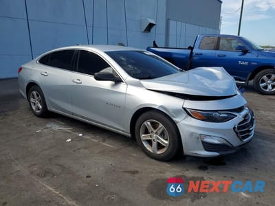 Czwarte zdjęcie samochodu z boku: 2020 CHEVROLET MALIBU LS VIN:1G1ZC5ST6LF105767 - miniatura