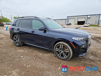 Czwarte zdjęcie samochodu z boku: 2020 BMW X7 XDRIVE40I VIN:5UXCW2C09L0E74263 - miniatura