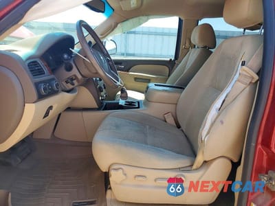 Zdjęcie 7 z 13 samochodu: 2014 CHEVROLET SUBURBAN K1500 LS VIN:1GNSKHE72ER180017 - miniatura