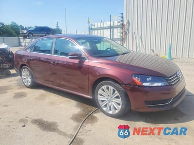 Czwarte zdjęcie samochodu z boku: 2013 VOLKSWAGEN PASSAT SE VIN:1VWBH7A31DC085791 - miniatura