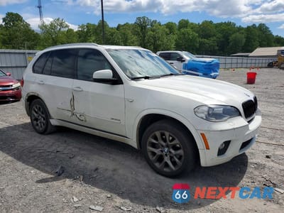 Czwarte zdjęcie samochodu z boku: 2013 BMW X5 XDRIVE35I VIN:5UXZV4C53D0E03002 - miniatura