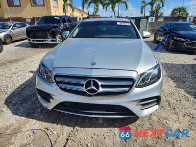 Piąte zdjęcie samochodu w środku: 2017 MERCEDES-BENZ E 300 4MATIC VIN:WDDZF4KB7HA158424 - miniatura