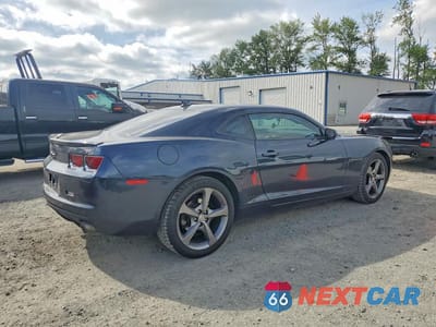 Trzecie zdjęcie samochodu z tyłu: 2013 CHEVROLET CAMARO LT VIN:2G1FC1E33D9232882 - miniatura