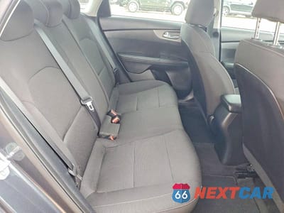 Zdjęcie 10 z 12 samochodu: 2019 KIA FORTE LXS VIN:3KPF24AD3KE040788 - miniatura