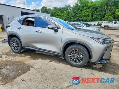 Czwarte zdjęcie samochodu z boku: 2024 LEXUS NX 350 PREMIUM VIN:2T2GGCEZXRC036795 - miniatura