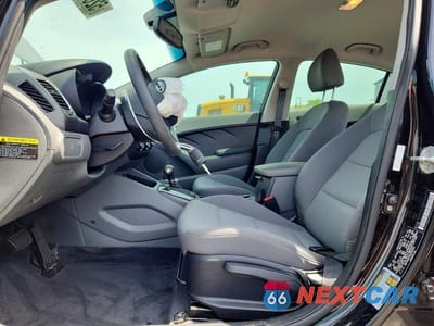 Zdjęcie 7 z 13 samochodu: 2018 KIA FORTE LX VIN:3KPFK4A70JE283533 - miniatura
