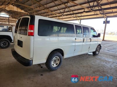 Czwarte zdjęcie samochodu z boku: 2020 CHEVROLET EXPRESS G3500 LS 6.0L V8 PASSENGER VIN:1GAZGNFG8L1251425 - miniatura