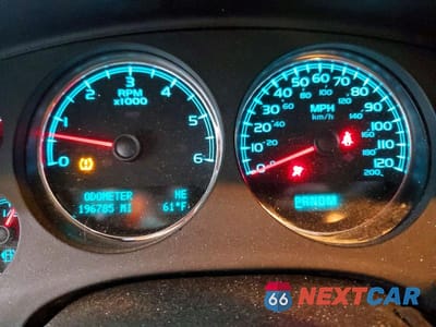 Zdjęcie 9 z 14 samochodu: 2013 CHEVROLET SUBURBAN K1500 LT VIN:1GNSKJE72DR136184 - miniatura