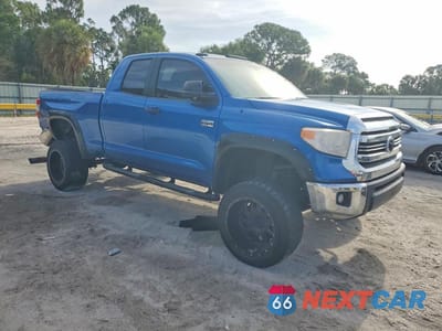 Czwarte zdjęcie samochodu z boku: 2016 TOYOTA TUNDRA SR5 VIN:5TFRW5F17GX204587 - miniatura