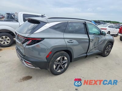 Trzecie zdjęcie samochodu z tyłu: 2025 HYUNDAI TUCSON SEL VIN:5NMJC3DE6SH595037 - miniatura