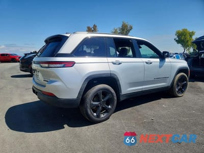 Trzecie zdjęcie samochodu z tyłu: 2025 JEEP GRAND CHEROKEE LIMITED VIN:1C4RJHBGXSC301518 - miniatura