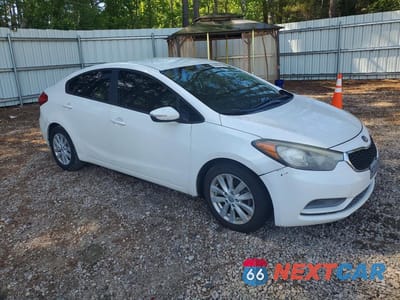 Czwarte zdjęcie samochodu z boku: 2014 KIA FORTE LX VIN:KNAFX4A61E5200912 - miniatura