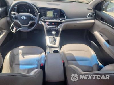 Zdjęcie 8 z 12 samochodu: 2017 HYUNDAI ELANTRA LIMITED VIN:5NPD84LF8HH004829 - miniatura