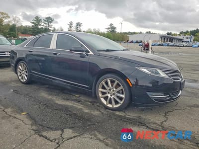 Czwarte zdjęcie samochodu z boku: 2016 LINCOLN MKZ VIN:3LN6L2JK4GR631885 - miniatura