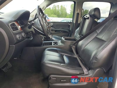 Zdjęcie 7 z 13 samochodu: 2012 CHEVROLET SUBURBAN K1500 LT VIN:1GNSKJE73CR295584 - miniatura