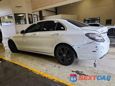 Drugie zdjęcie samochodu z przodu: 2018 MERCEDES-BENZ C 300 VIN:WDDWF4JB8JR335834 - miniatura