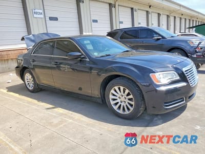 Czwarte zdjęcie samochodu z boku: 2014 CHRYSLER 300 VIN:2C3CCAAG5EH128005 - miniatura