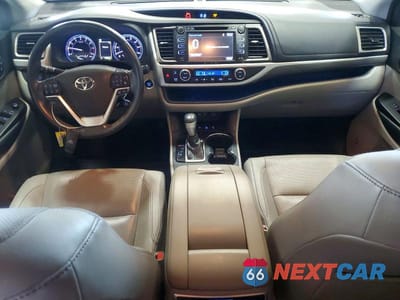 Zdjęcie 8 z 13 samochodu: 2019 TOYOTA HIGHLANDER LIMITED VIN:5TDDZRFH7KS962255 - miniatura