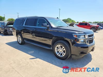 Czwarte zdjęcie samochodu z boku: 2015 CHEVROLET SUBURBAN C1500 LT VIN:1GNSCJKC1FR589830 - miniatura