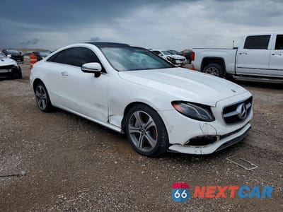 Czwarte zdjęcie samochodu z boku: 2018 MERCEDES-BENZ E 400 VIN:WDD1J6FB1JF020002 - miniatura