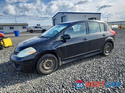 2008 NISSAN VERSA 1.8 S 3N1BC13E08L398891 - główne zdjęcie licytacji z USA - miniatura