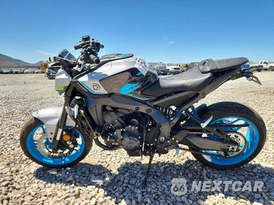 Trzecie zdjęcie samochodu z tyłu: 2025 YAMAHA MT09 VIN:JYARN94E4SA002328 - miniatura