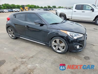 Czwarte zdjęcie samochodu z boku: 2015 HYUNDAI VELOSTER TURBO VIN:KMHTC6AE4FU240862 - miniatura