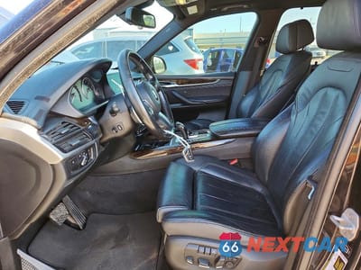 Zdjęcie 7 z 13 samochodu: 2015 BMW X5 XDRIVE50I VIN:5UXKR6C51F0J75339 - miniatura