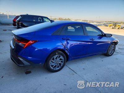 Trzecie zdjęcie samochodu z tyłu: 2024 HYUNDAI ELANTRA BLUE VIN:KMHLM4DJ0RU106798 - miniatura
