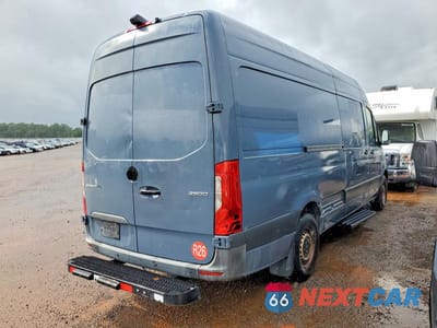 Trzecie zdjęcie samochodu z tyłu: 2019 MERCEDES BENZ SPRINTER 2500/3500 DELIVERY VAN VIN:WD4PF1CD8KP147670 - miniatura